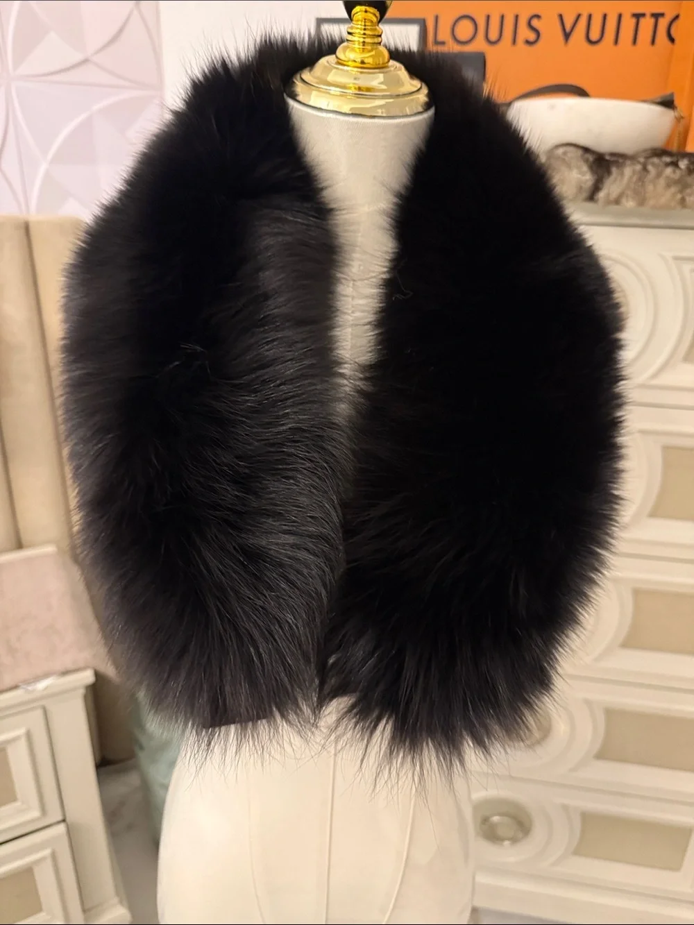NWT SAGA FURS SUPERB QUALITY TAG